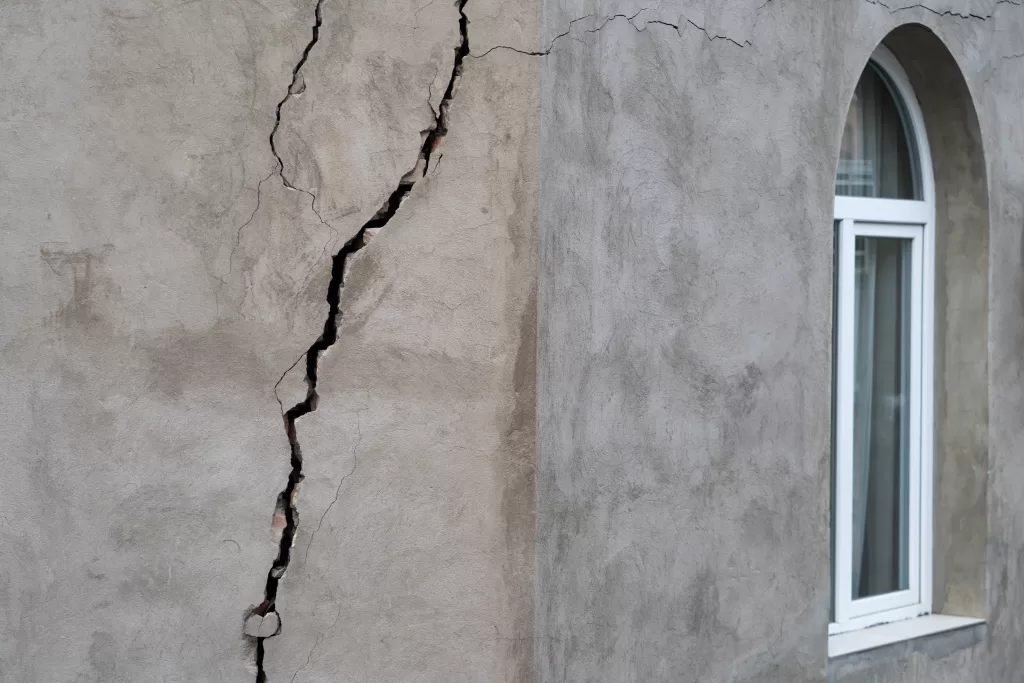 how to repair crack in wall